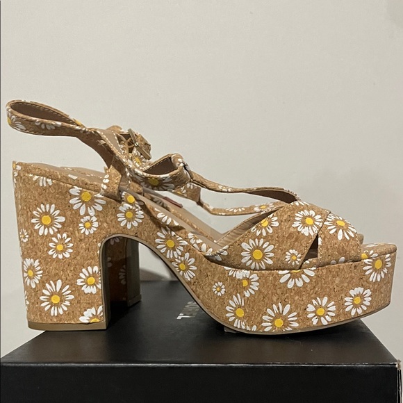 Wild Pair Flower Jillien Dress Platform Sandals - Picture 8 of 9